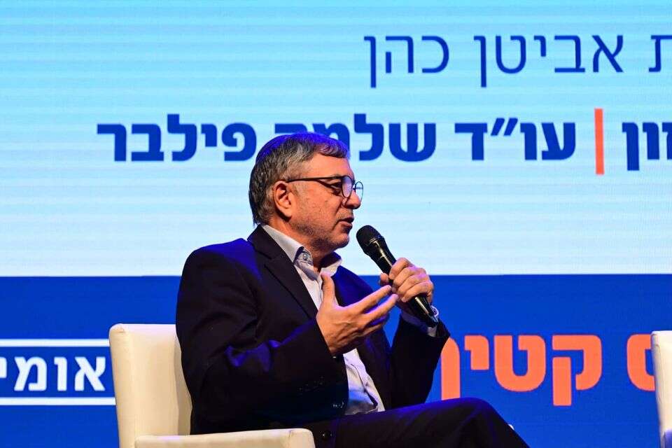 פילבר, "מלחמה מול הדיפסטייט" , יוסי זליגר