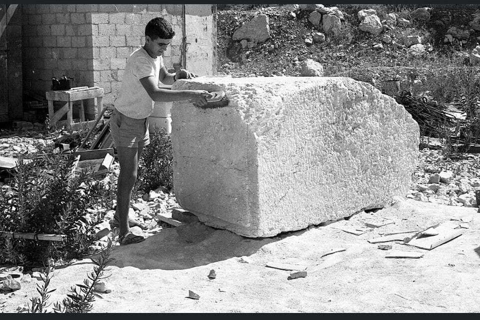 האבן שתשוב לכותל המערבי מבית הנשיא , באדיבות בית הנשיא