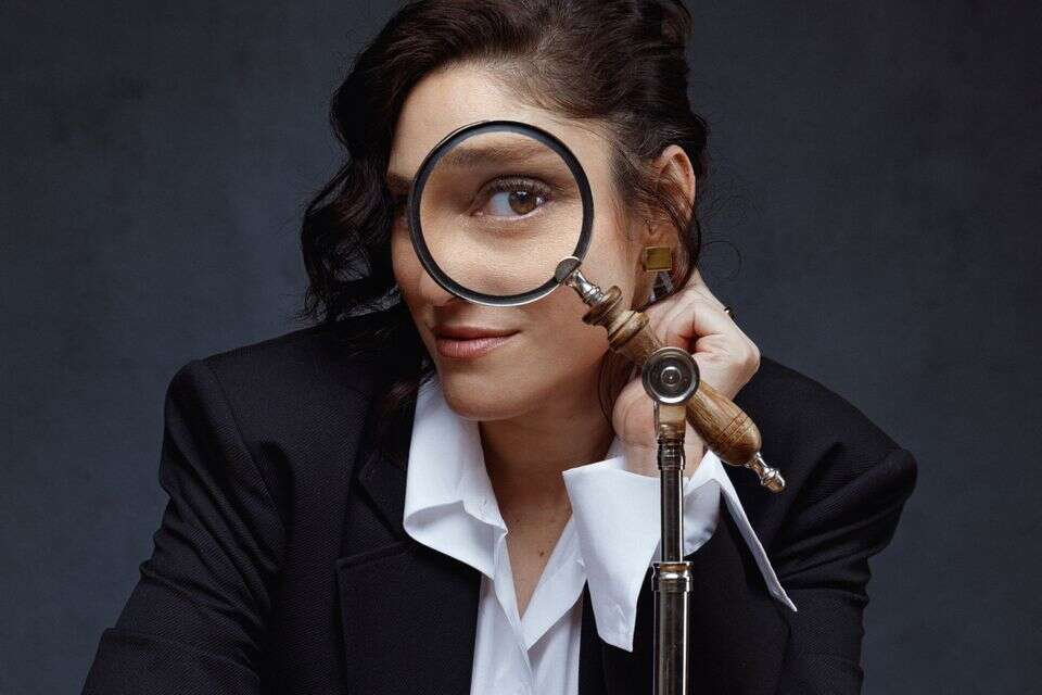 גיתית פישר , חנן אסור; חולצה וג'קט - COMME IL FAUT;
תכשיטים - נוריתמי