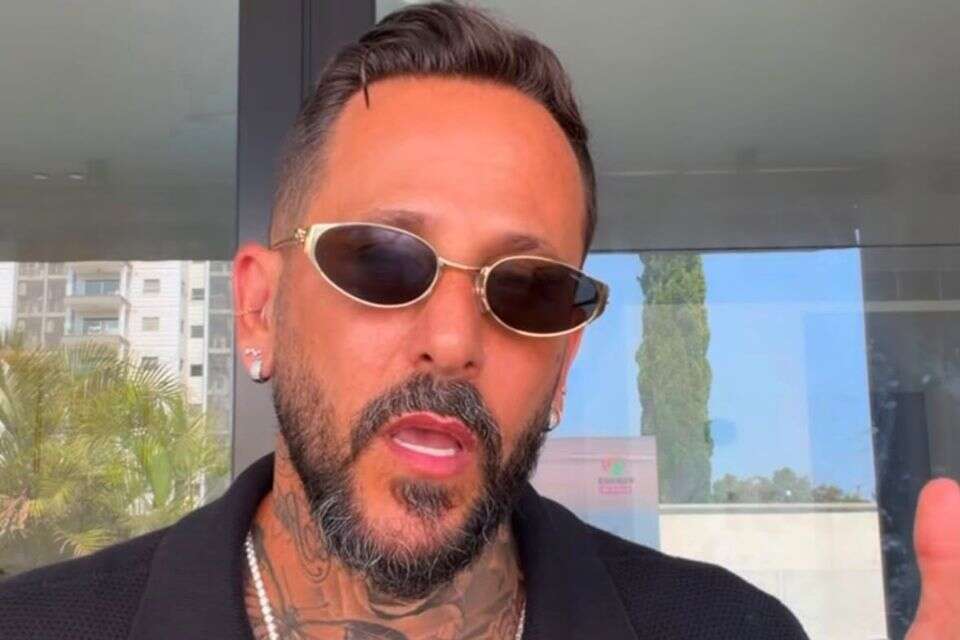 מתפוצץ על שיר ואלעד. אסי בוזגלו , אינסטגרם