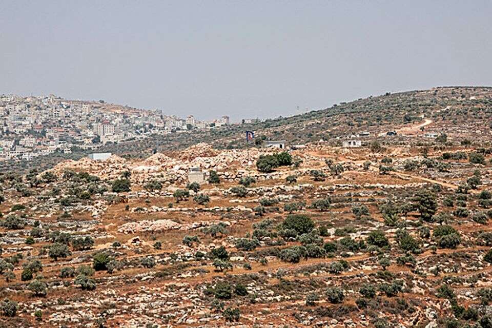 מאחז ליד הכפר הפלסטיני קבאלן בשטח A , רויטרס