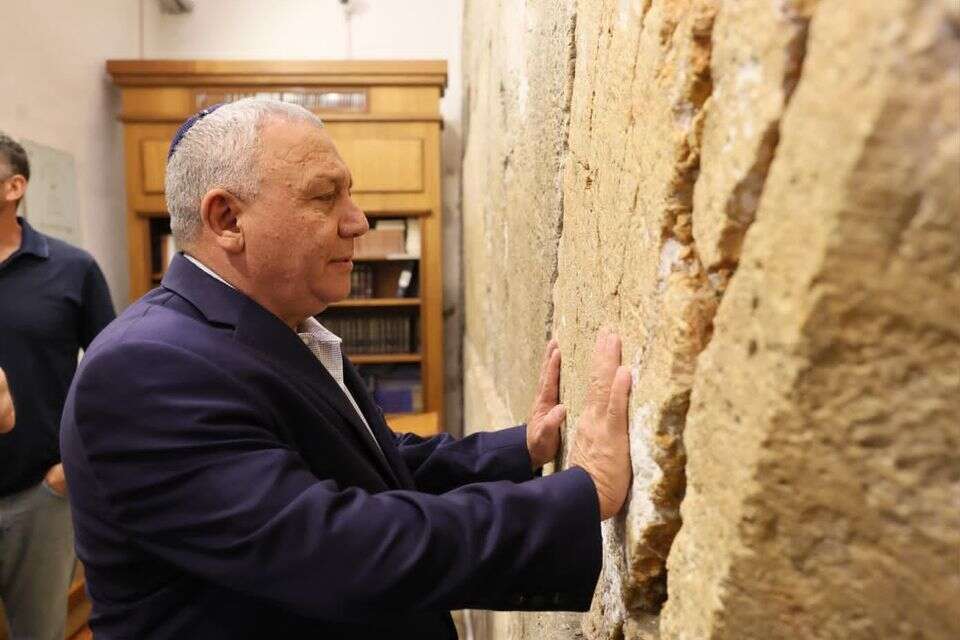 גדי איזנקוט בכותל , הקרן למורשת הכותל המערבי