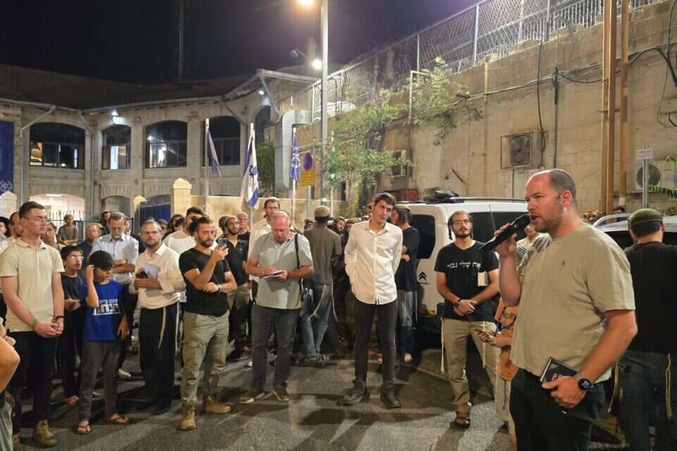 הפגנות למען שחרור טל ינון דרדיק , ללא