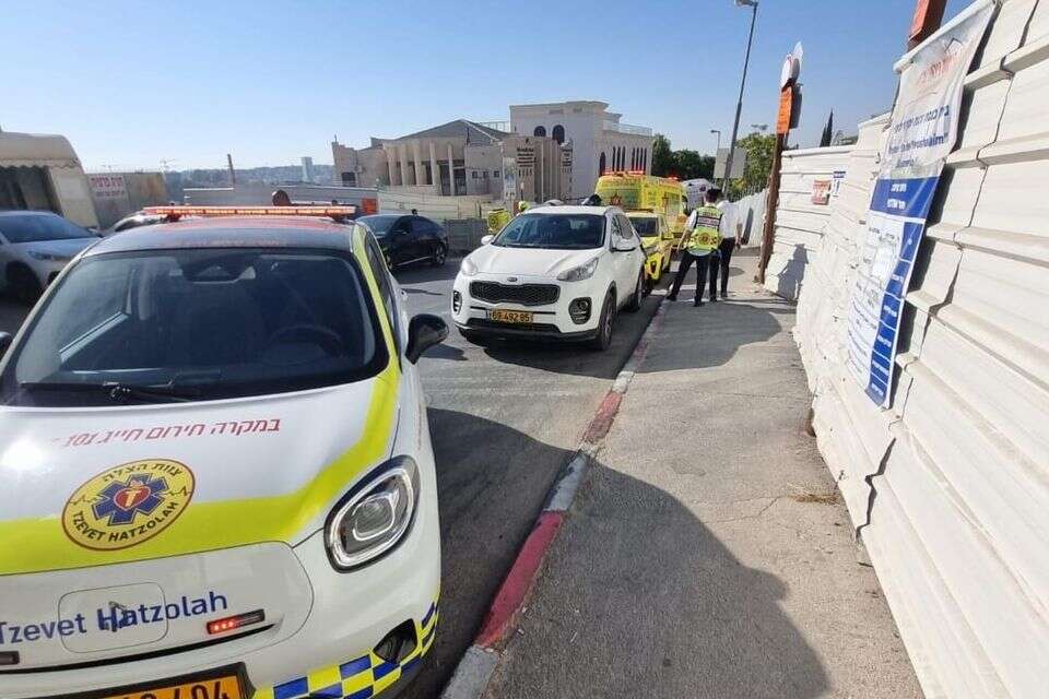 אתר הבנייה שבו נהרג הפועל בנפילה , דוברות צוות הצלה