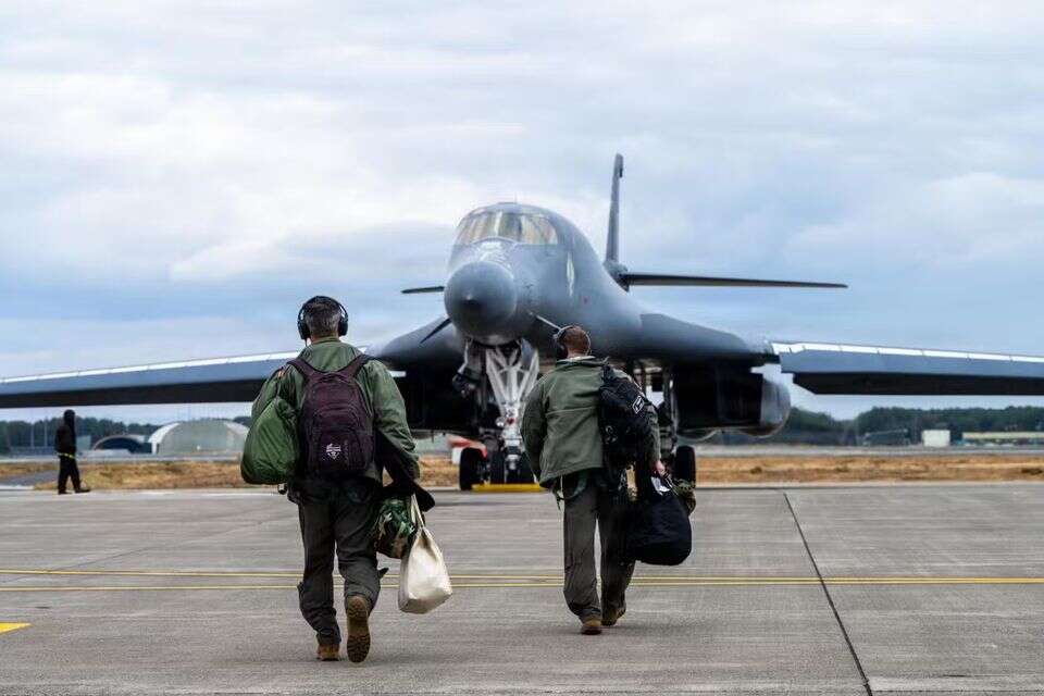 מבנה השכר של טייסי ה־US Air Force נחשף , שימוש לפי סעיף 27א' לחוק זכויות יוצרים