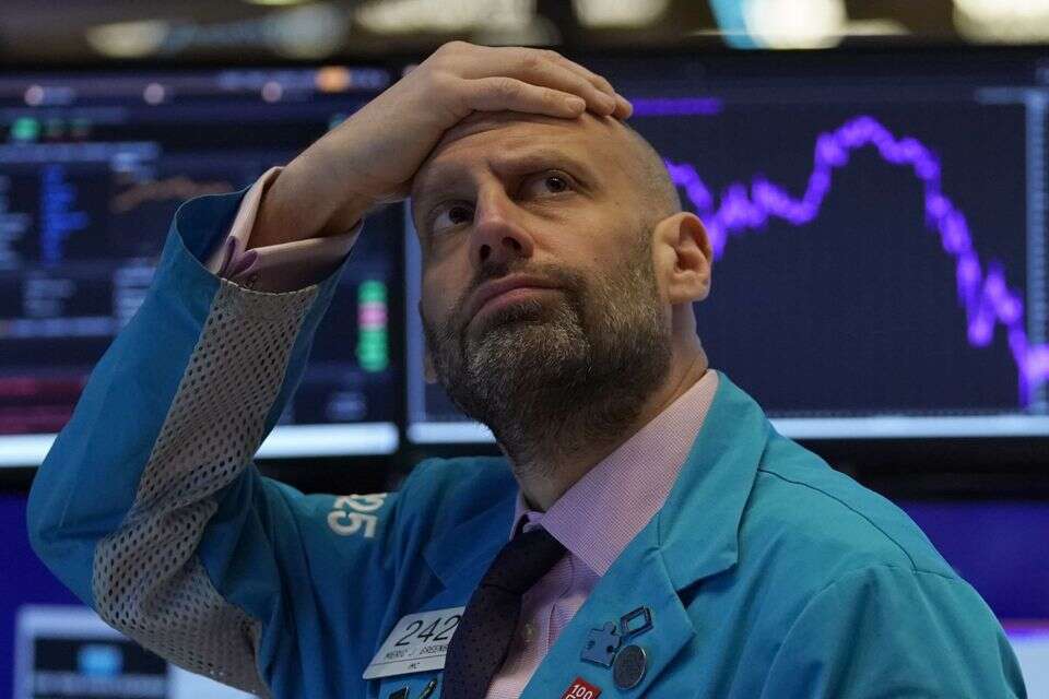 (FILES) In this file photo taken on March 9, 2020 Meric Greenbaum, Designated Market Maker IMC financial looks up at the board before the opening bell right before trading halted on the New York Stock Exchange on in New York. - Wall Street stocks finished another rocky session much lower on March 23, 2020 amid partisan squabbling over a giant stimulus package as the Federal Reserve announced new emergency measures. (Photo by TIMOTHY A. CLARY / AFP) *** Local Caption *** 03.05.20
25.12.20 ? , TIMOTHY A. CLARY / AFP