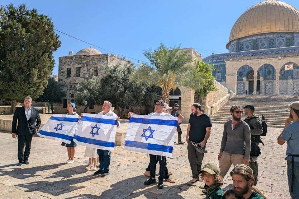 דגל ישראל על הר הבית , ללא