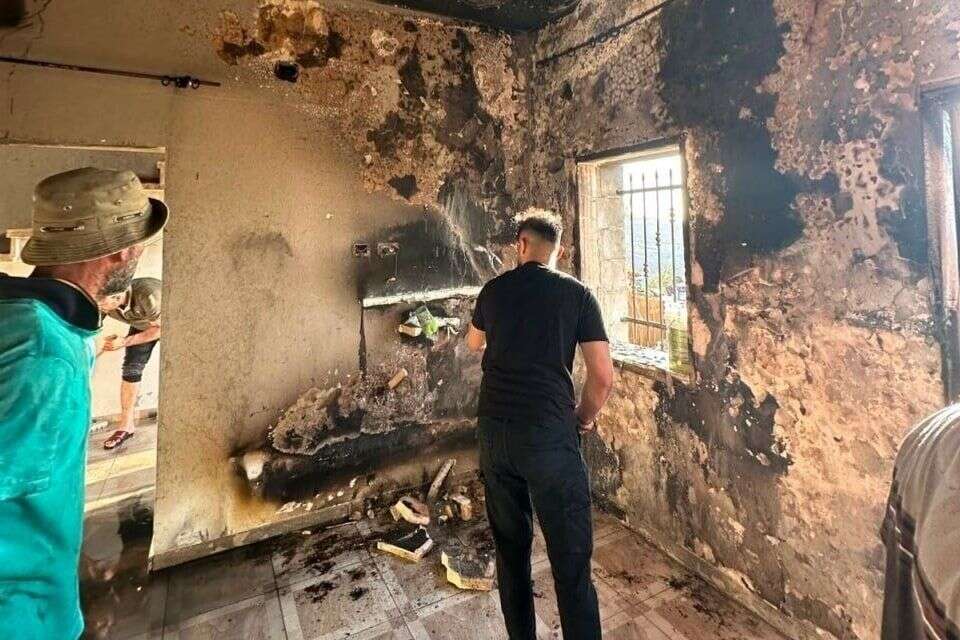 הפלסטינים מדווחים על הצתה בכפר סרה , רשתות ערביות