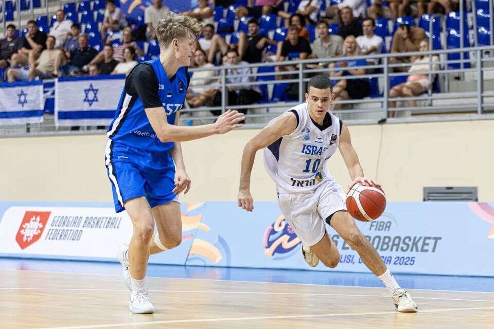 עומרי אורלנד , FIBA