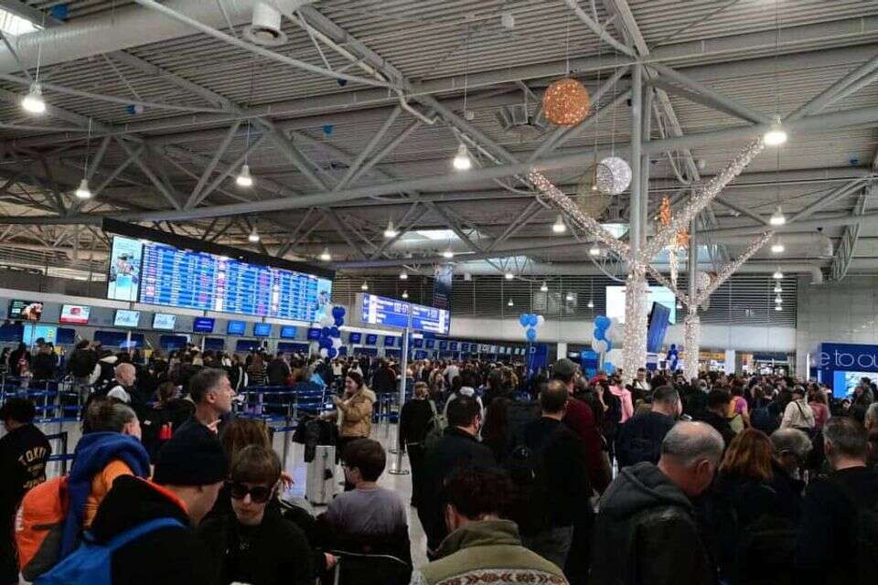 כאוס בנמל התעופה באתונה, החודש
 , שימוש לפי סעיף 27א' לחוק זכויות יוצרים