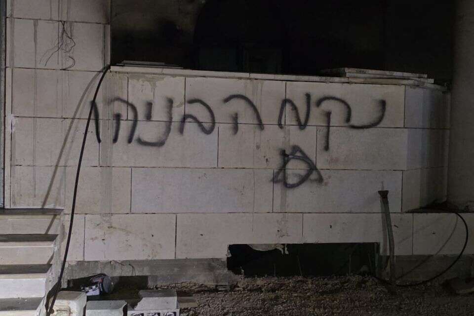 כתובת רסס "נקמת בניהו" , השימוש נעשה לפי סעיף 27א' לחוק זכויות יוצרים