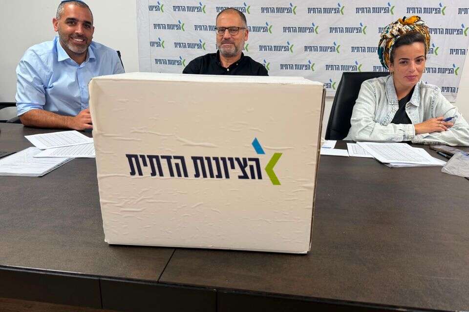 הבחירות לפריימריז הציונות הדתית במטה המפלגה בשהם , ביני אשכנזי