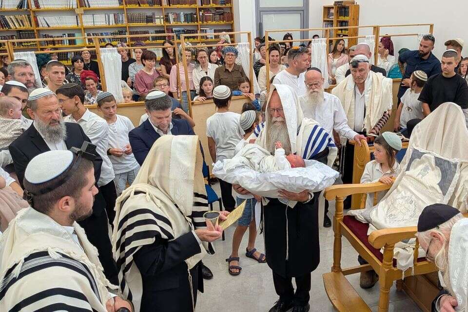 ברית המילה לנכדו של שר האוצר סמוטריץ , ללא