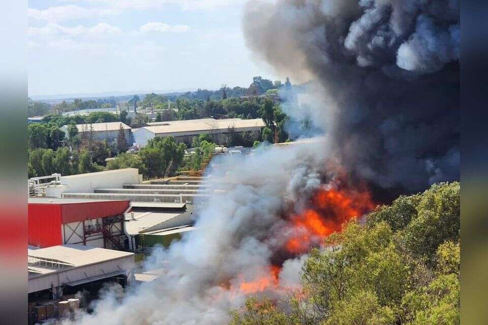 השריפה המשתוללת באזור התעשייה בשדרות , עיריית שדרות