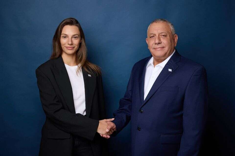 אליענה זקס לצד יו"ר מפלגת ישר! גדי איזנקוט , דוברות מפלגת ישר!