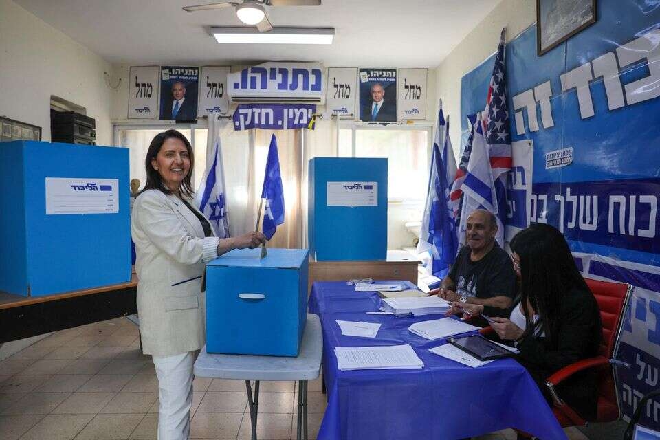 השר גילה גמליאל מבציעה , אורן בן חקון