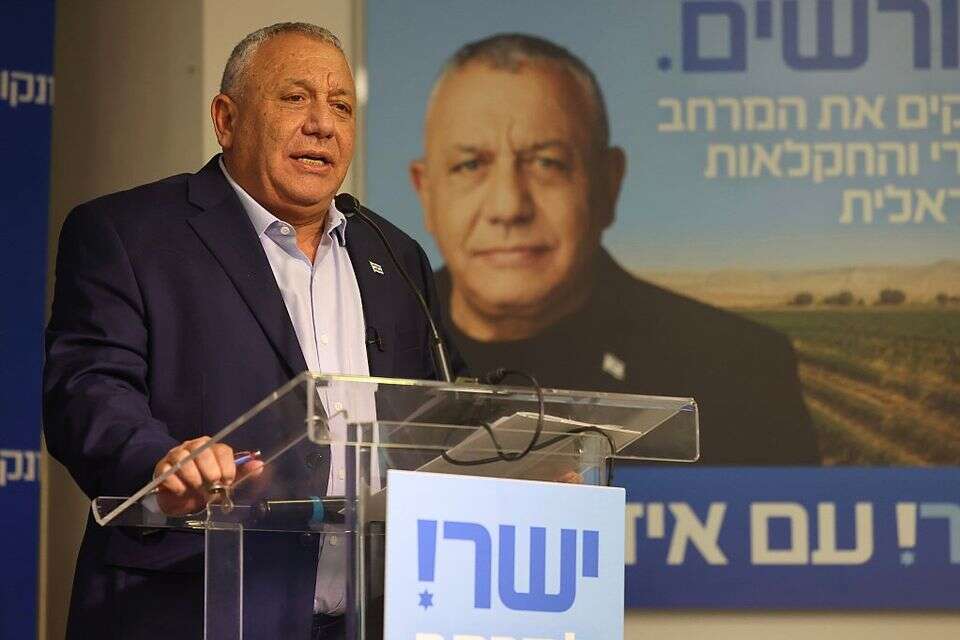 מבחינתו, רק החלטות ראש הממשלה גורמות לטרור. יו"ר מפלגת ישר גדי איזנקוט , קוקו