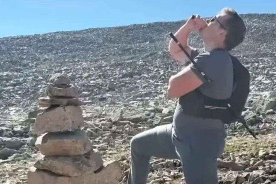 16 קילומטר, עם המוט תקוע בגוף , צילום מסך