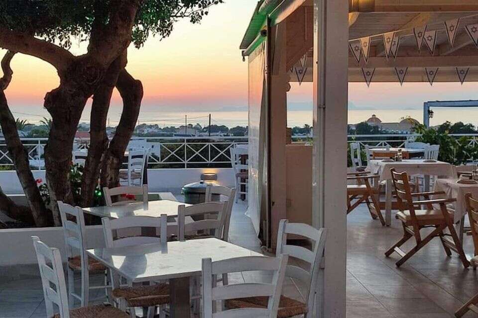 מסעדת ימאניס בכרתים , מתוף פייסבוק / שימוש לפי סעיף 27א לחוק זכויות יוצרים