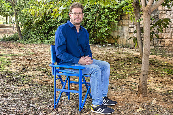 ד"ר יואל גוז'ינסקי. "קיבלו הסכם הגנה" ,