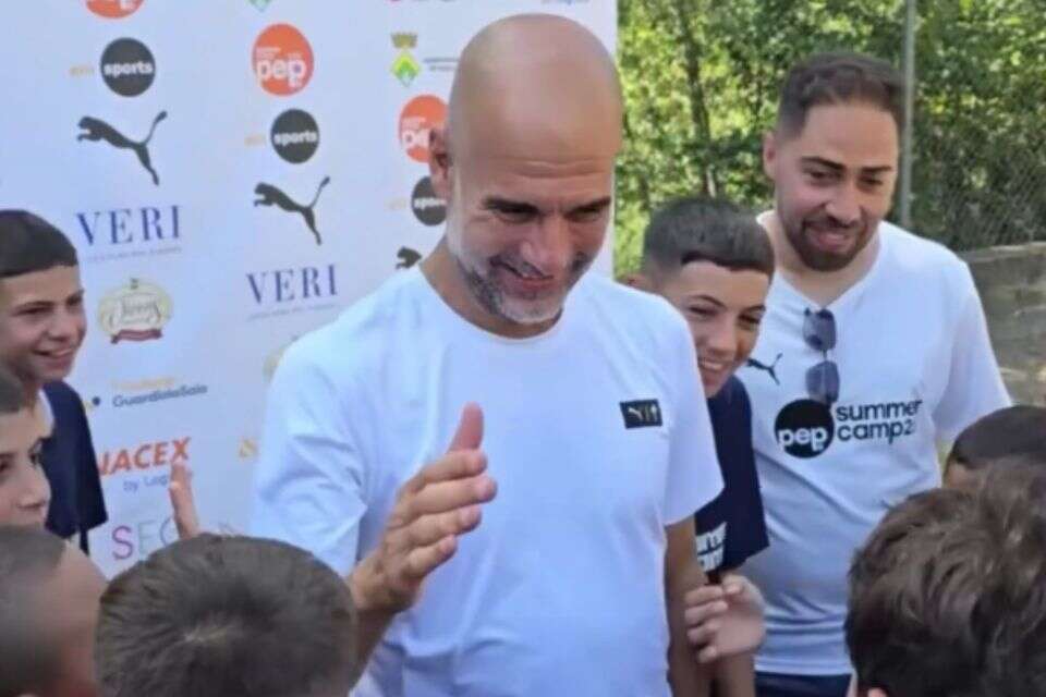 פפ גווארדיולה עם הילדים הפלסטינים , צילום מסך