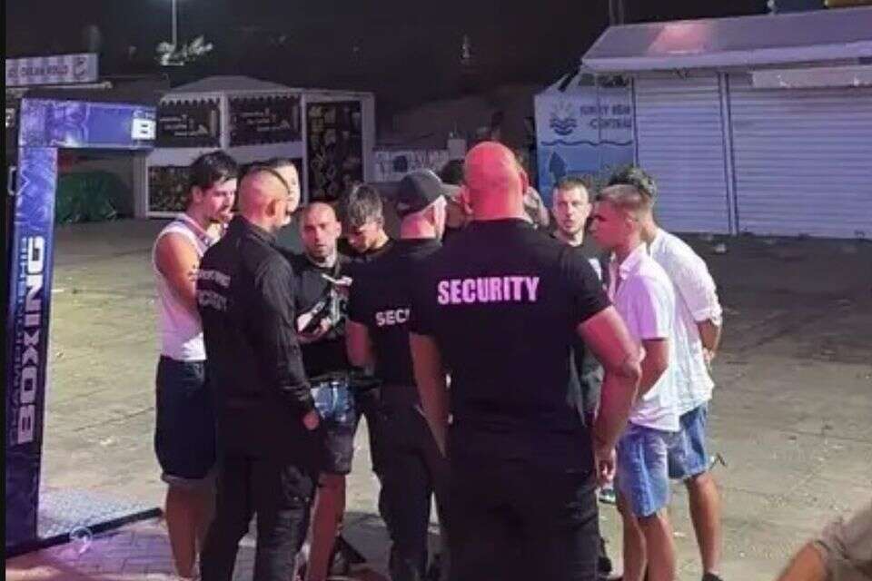 הנערים אחרי התקרית בסאני ביץ', בולגריה , 27א