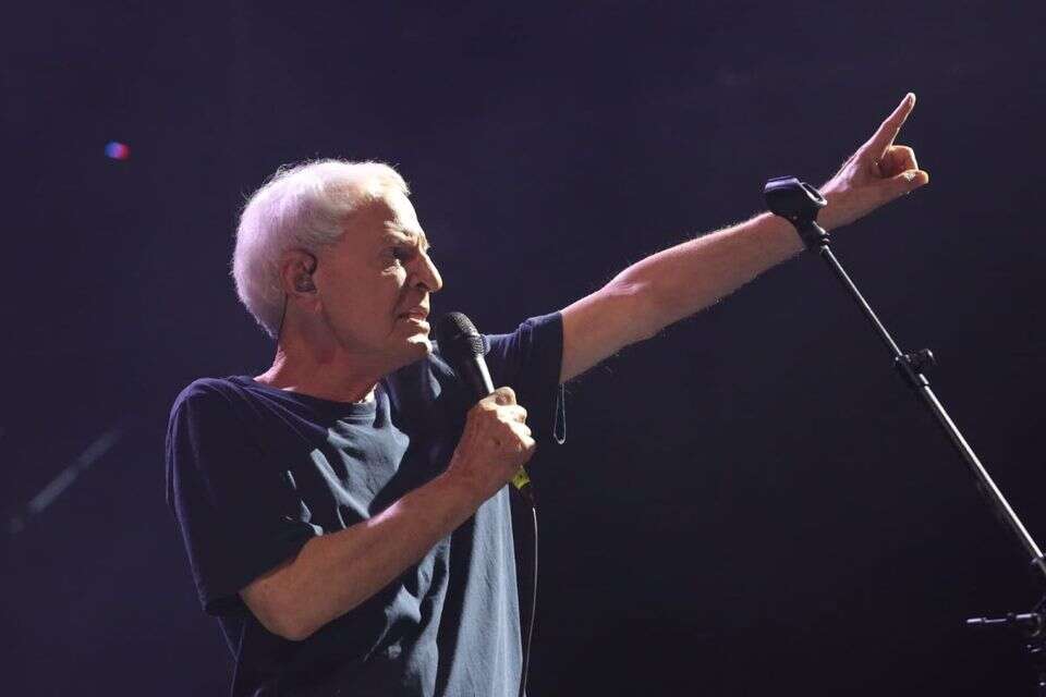 שלום חנוך בהופעה, אמפי MAX  , דוד גרנות