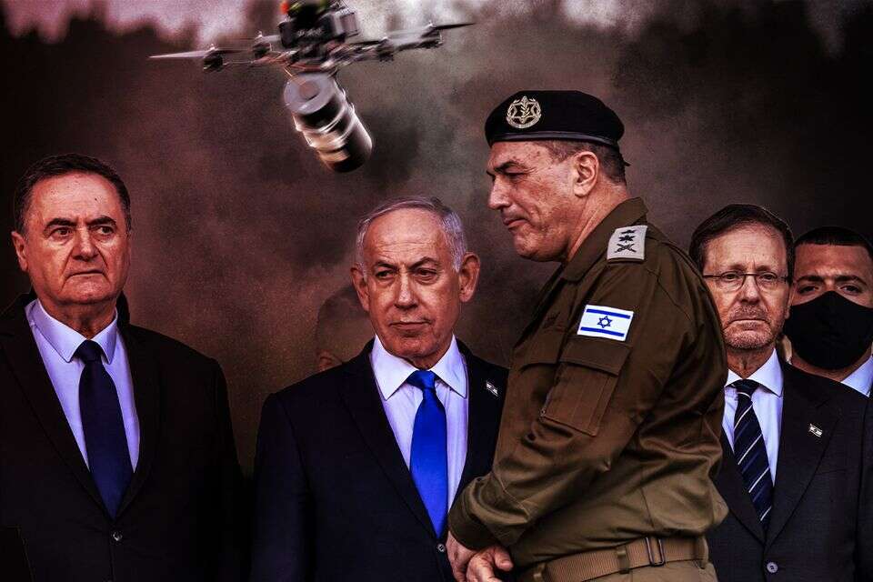 האיום הכי משמעותי בסביבה. נשיא המדינה יצחק הרצוג, ראש הממשלה בנימין נתניהו, שר הביטחון ישראל כ"ץ והרמטכ"ל אייל זמיר. ברקע: רחפן עיבוד תמונה; צילום: אי.פי