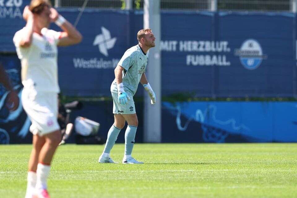דניאל פרץ ,