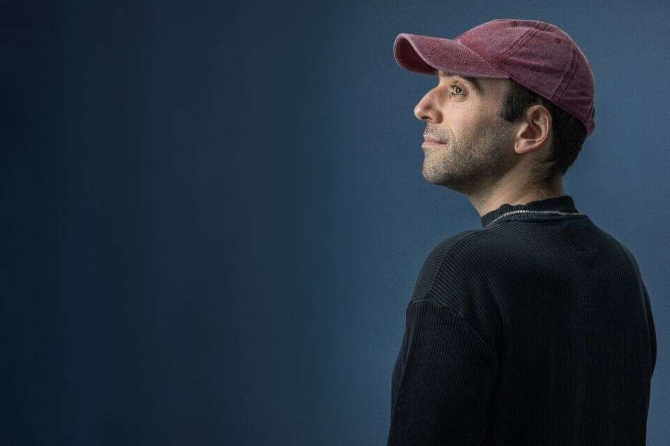 "נולדתי לשני אנשים טוטאליים, ומשהו מהנחישות הזו נספג בי, כברכה וכקללה". אבישי חורי , אבישג שאר ישוב; איפור: ורד בדוסה רוטרו