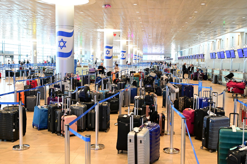 בשל העומס - תעלת המיון בנתב"ג אינה מסוגלת לקבל מזוודות נוספות (ארכיון) , יוסי זליגר