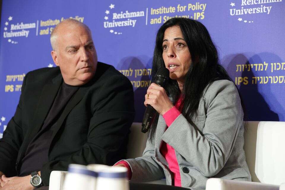 המעמד מחייב? עינב צנגאוקר ואייל אשל , ללא קרדיט