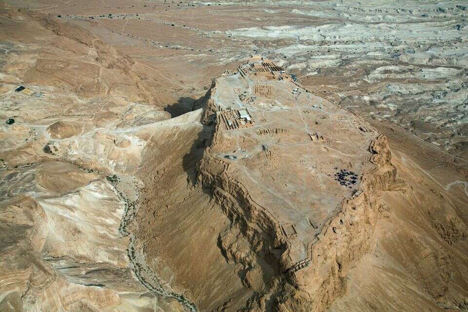 מצדה. מסתתר שם פלא מדברי , משה שי