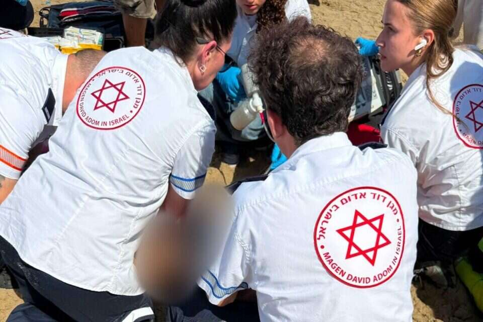 גבר בן 60 נמשה מהחוף במצב אנוש , תיעוד מבצעי מד"א