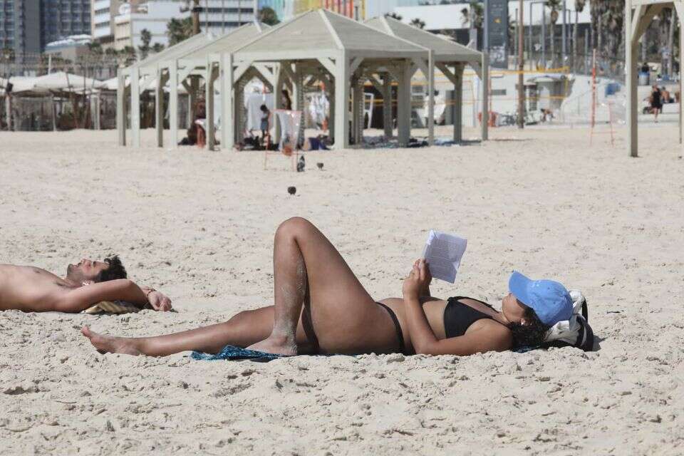 עומס חום, חוף הים בתל אביב , גדעון מרקוביץ'