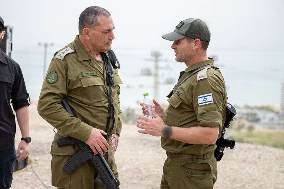 הרמטכ"ל זמיר עם האלוף בלוט , דובר צה"ל
