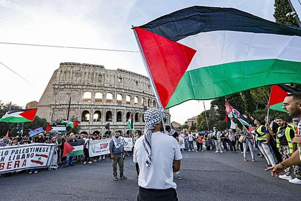 לא משנאת המן: אסור שהאנטישמיות תחבר את הצעירים לישראל