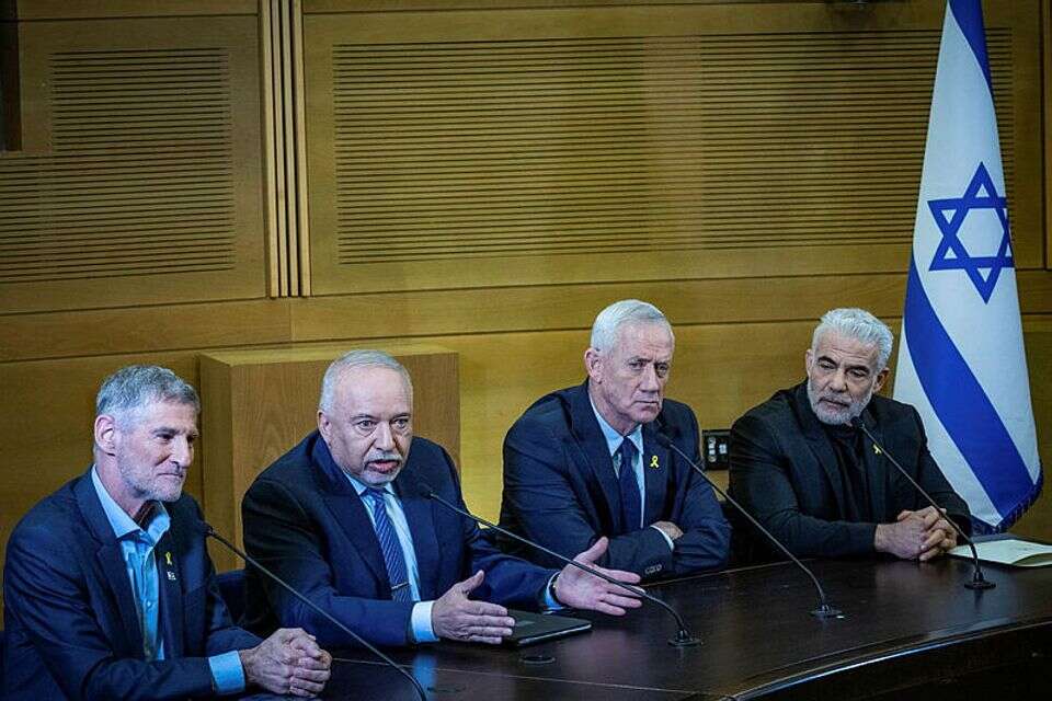 חברי הכנסת יאיר לפיד, בני גנץ, אביגדור ליברמן ויו"ר הדמוקרטים יאיר גולן , יונתן זינדל, פלאש 90