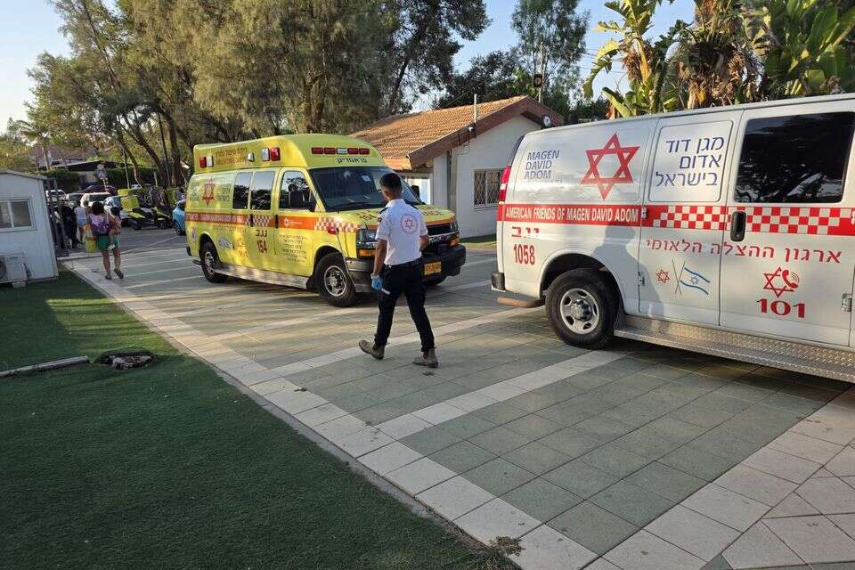 כוחות מד"א סמוך לבריכה הציבורית בעומר , תיעוד מבצעי מד"א