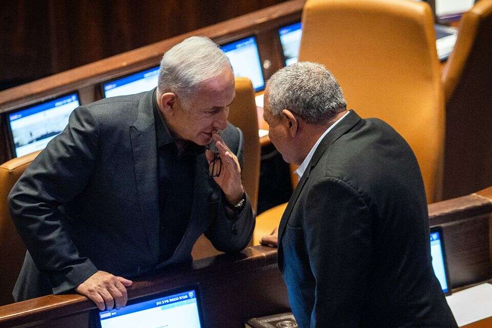 נתניהו ואיזנקוט במליאת הכנסת , אורן בן חקון