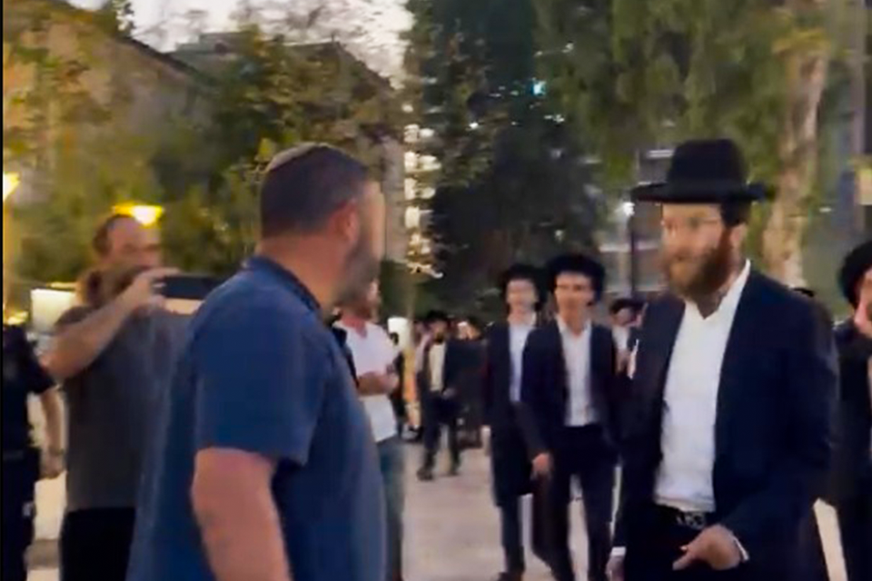 וינטר מותקף ע"י מפגין קיצוני , שימוש לפי סעיף 27 א' לחוק זכויות היוצרים