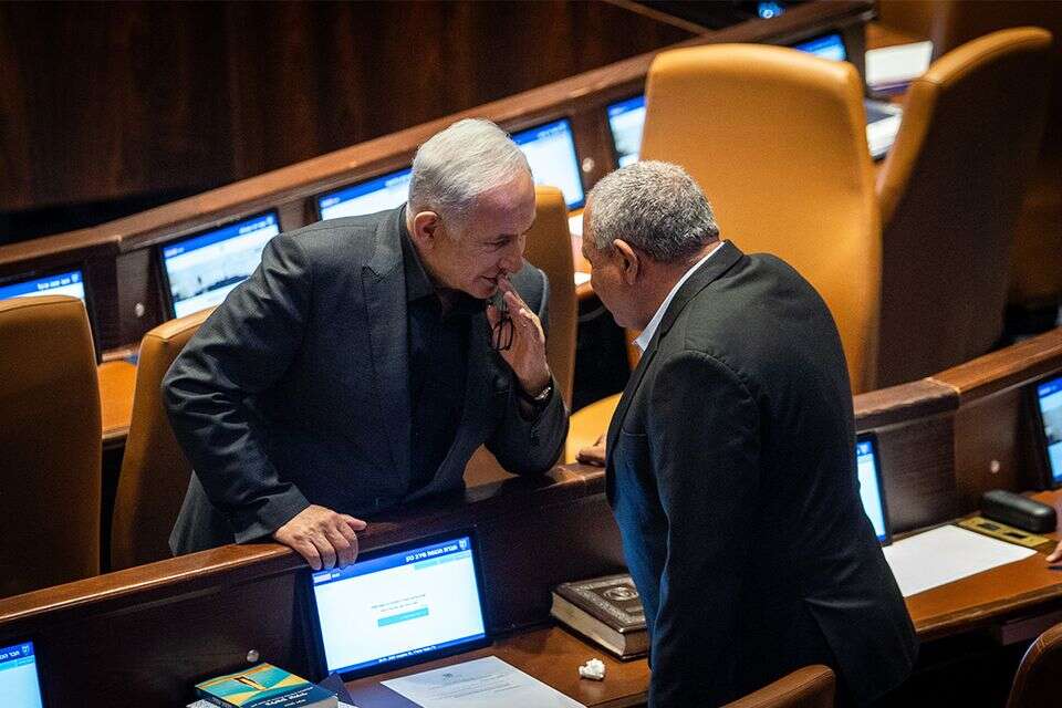 נתניהו ואיזנקוט במליאת הכנסת , אורן בן חקון