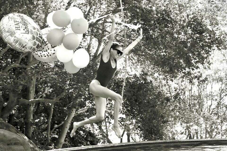 מייגן מרקל חוגגת 45 בקפיצה לבריכה , דוריה רגלנד, מתוך עמוד האינסטגרם של מייגן