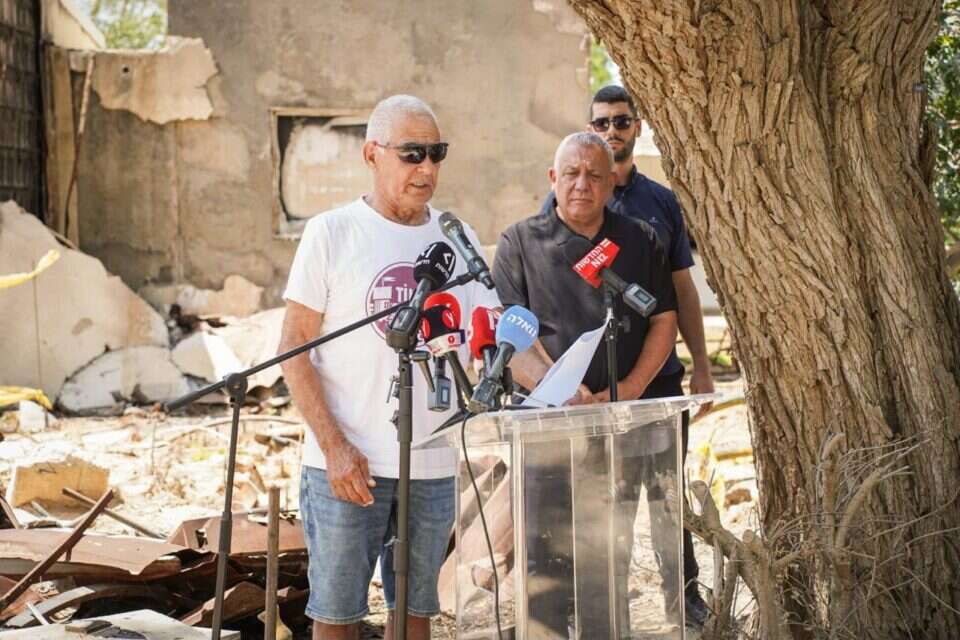 אימוץ המתווה ממלא אותו בגאווה. גדי מוזס לצד איזנקוט , יונתן גאון דוברות מפלגת ישר