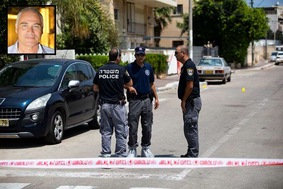 יוסף שמילוביץ על רקע זירת הרצח , מישל דוט קום