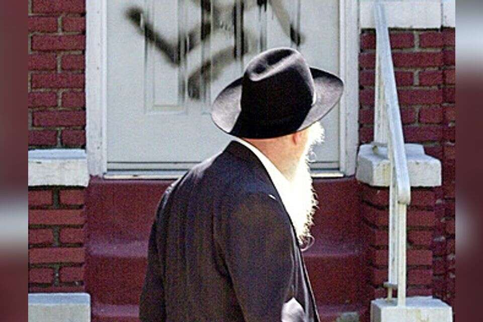 בחזרה ליהודי החצר , אי.פי