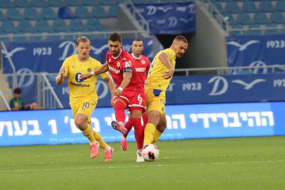 ברונו ז'ורדאו מול סייד אבו פרחי ואיתמר נוי , האתר הרשמי של מכבי תל אביב