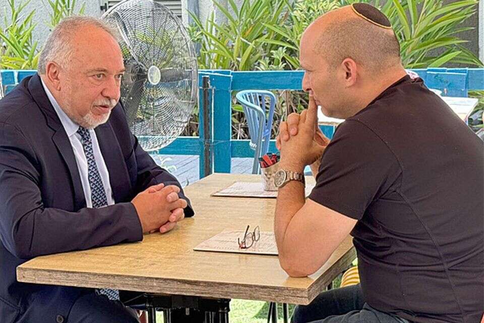 בנט וליברמן  , ללא