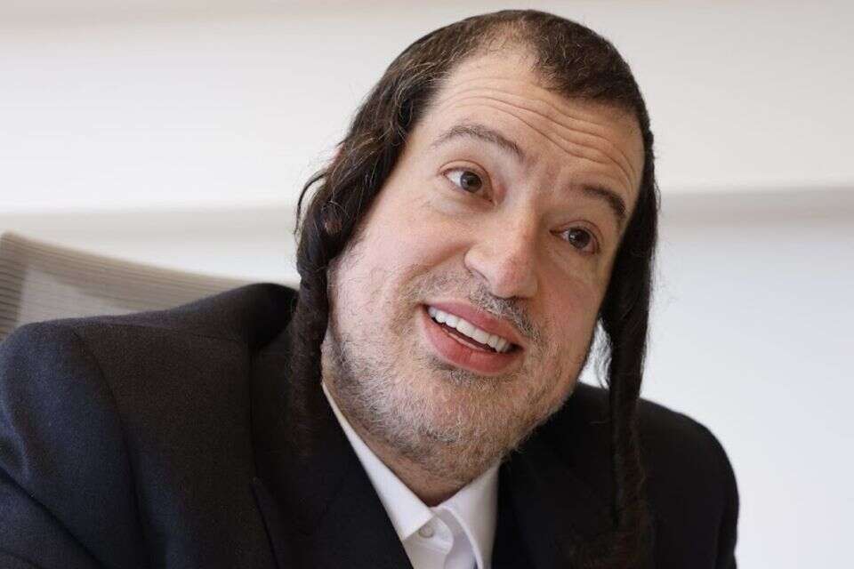 יואלי לנדאו , אבי קוגלסקי עיתון במשפחה