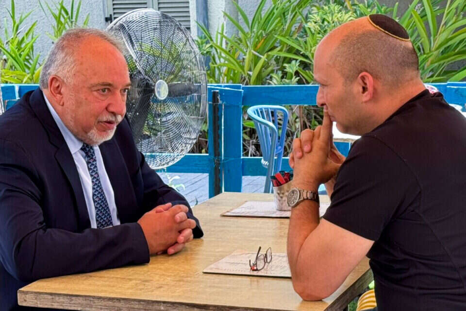 בנט וליברמן בפגישה , .